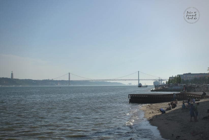 Spaziergang entlang des Tejo Spaziergang entlang des Tejo