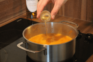Whisky zur Francesinha Soße geben