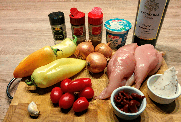 Zutaten Hähnchen-Paprikás Zutaten Hähnchen-Paprikás