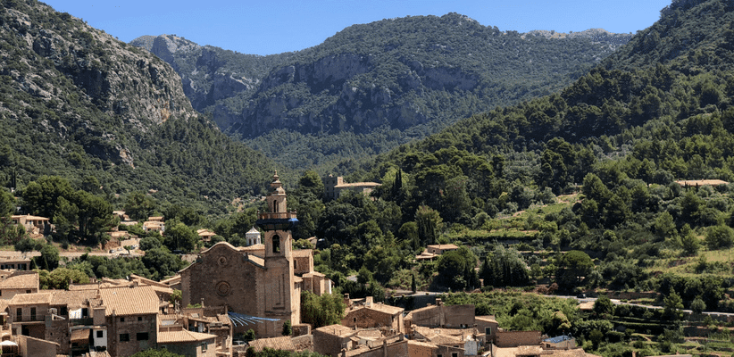 Blick über Valdemossa auf Mallorca Blick über Valdemossa auf Mallorca