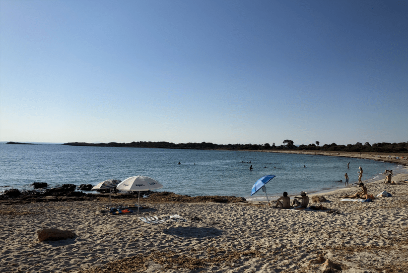 Malerischer Sandstrand von Es Caragol Mallorca Malerischer Sandstrand von Es Caragol Mallorca