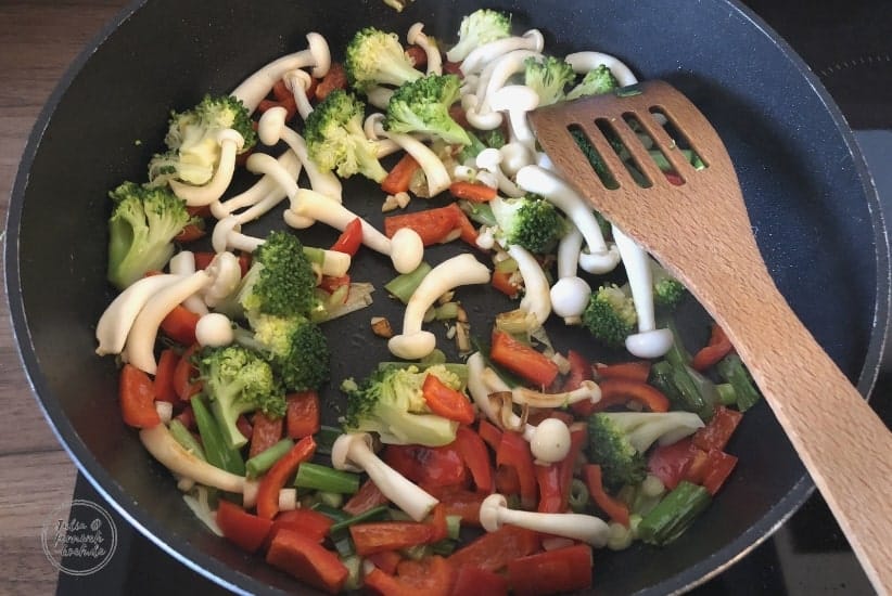 Udon Gemüse anbraten Udon Gemüse anbraten