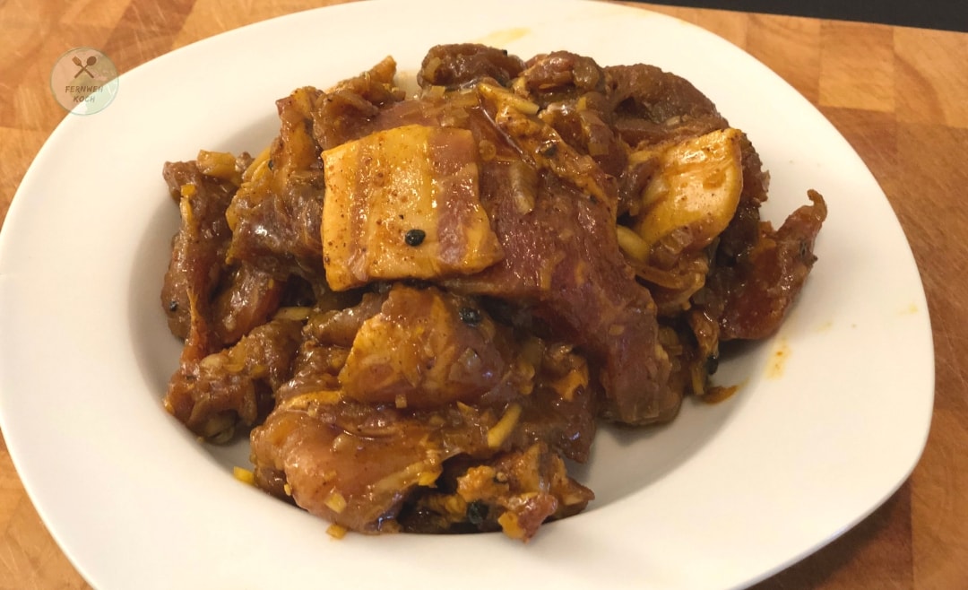 Fleisch für Cao Lau marinieren Fleisch für Cao Lau marinieren