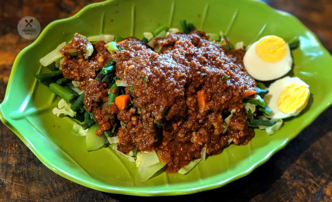 Gado Gado mit Kokos-Erdnuss-Soße Gado Gado mit Kokos-Erdnuss-Soße