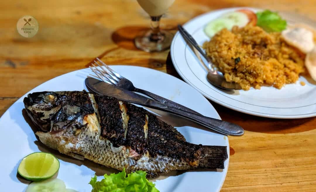 Gegrillter Fisch Ikan mit Reis-min Gegrillter Fisch Ikan mit Reis-min