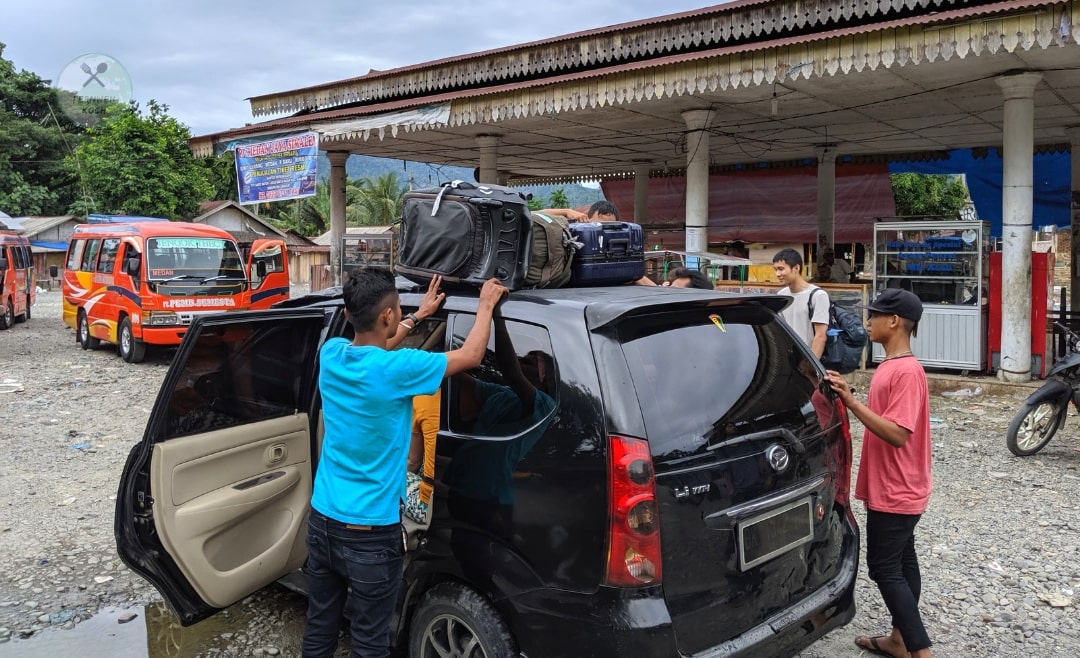 Privater Minibus auf Sumatra-min Privater Minibus auf Sumatra-min