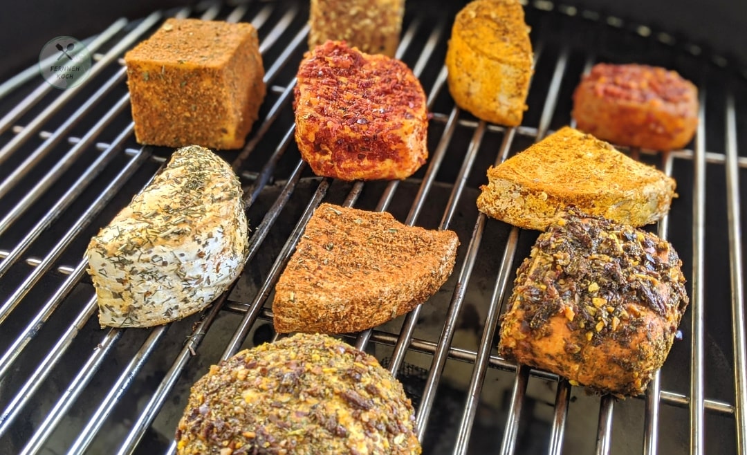 Gewürzter Käse zum Räuchern auf dem Grill Gewürzter Käse zum Räuchern auf dem Grill