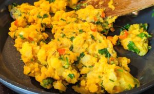Aloo Kartoffelstampf in der Pfanne