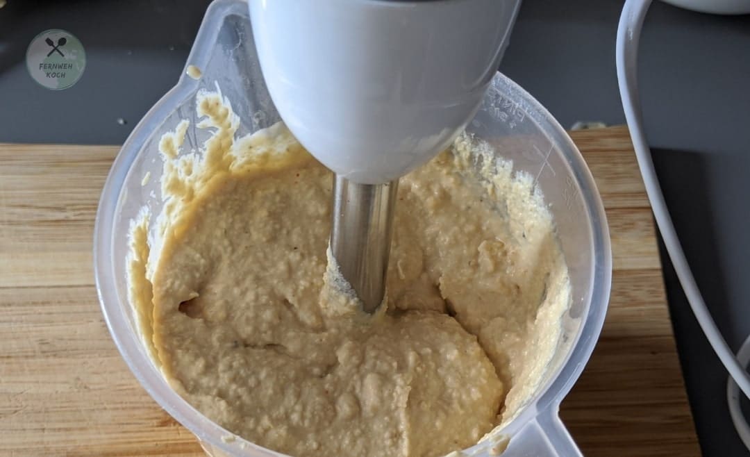 Puree the ingredients to a creamy hummus Puree the ingredients to a creamy hummus