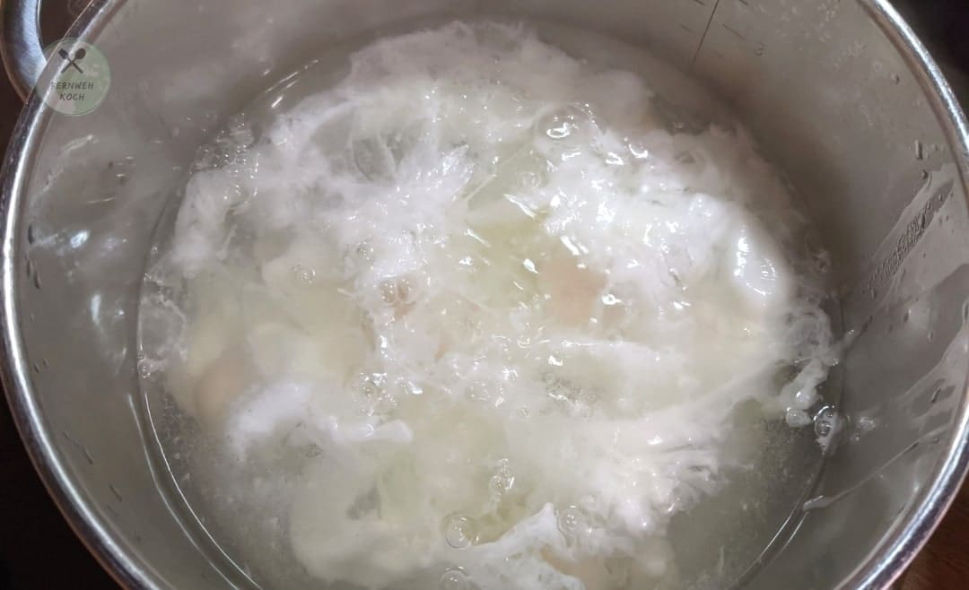 Poach the eggs in water Poach the eggs in water
