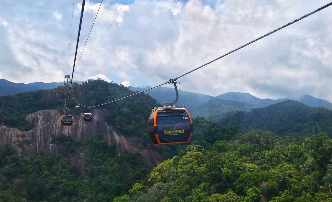 Seilbahn zur Golden Bridge in Vietnam Seilbahn zur Golden Bridge in Vietnam
